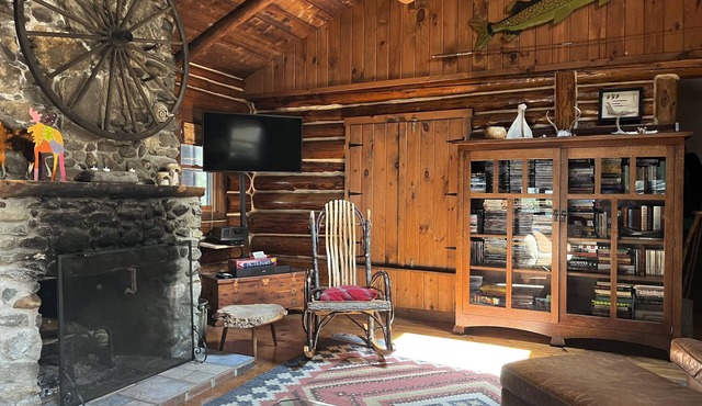 Luxurious Off the Grid Log Cabin