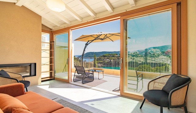 Luxury apartment with private access to the sea