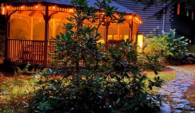 Luxury Cabin Near Sunday River - Sleeps 13, A/C, Hot Tub, 21' Gazebo, Generator
