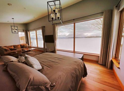 Luxury Waterfront Escape - Private Firepit & Dock on Lake Memphremagog