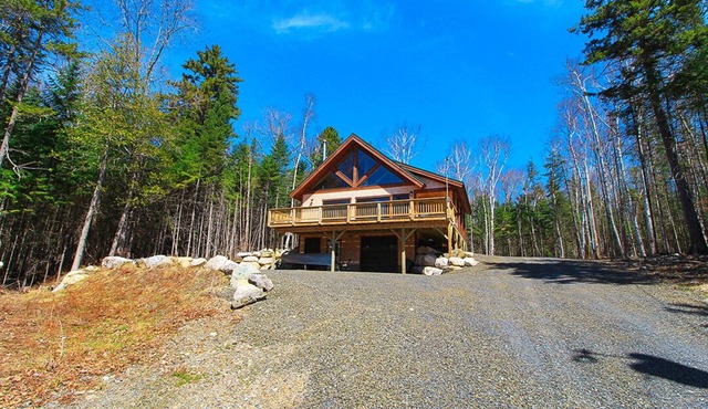 Maine Land - Newly decorated and beautiful home along the Birches Beach Road!