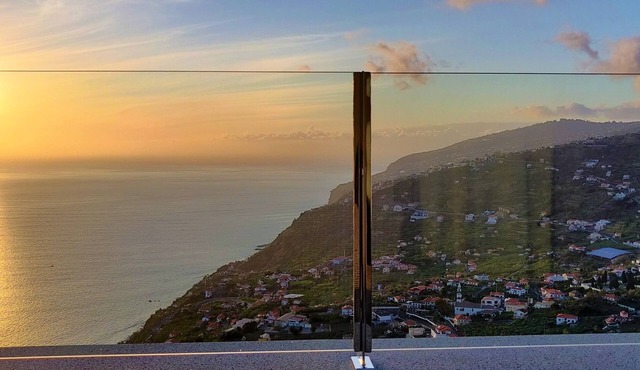 Maison Blanche with panoramic views of the sea, mountains and village