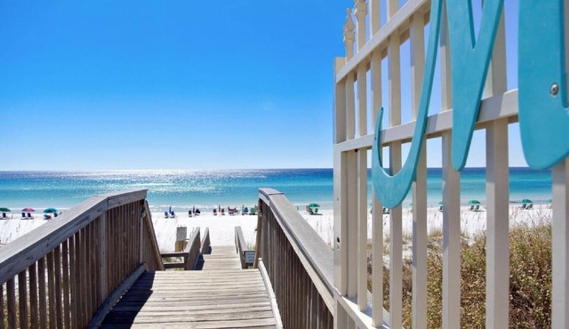 Maravilla 3 BR/2 Bath and Beach Service Chairs/Umbrella