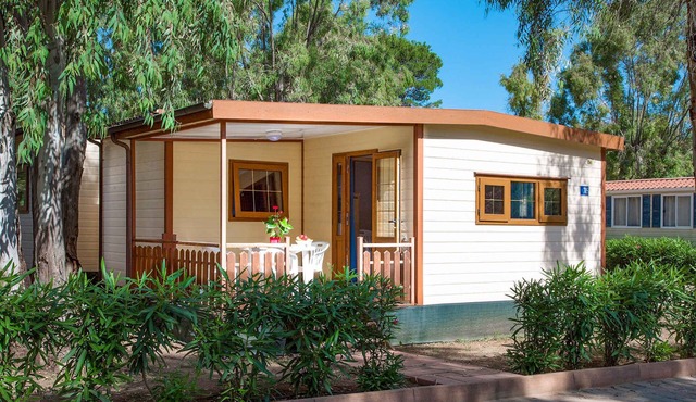 Mobile home with pool