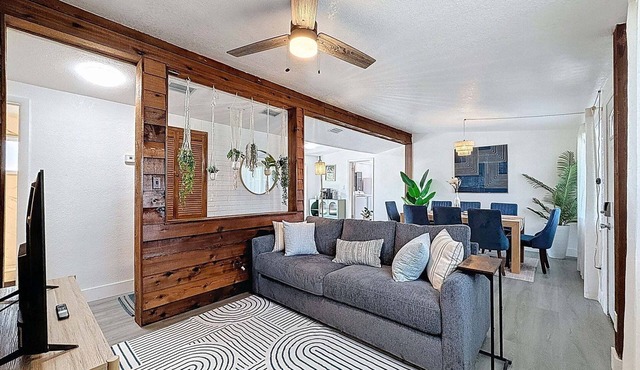 Modern 3 Bedroom Retreat With Pool & Fire Pit