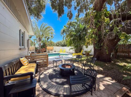 Modern 3 Bedroom Retreat with Pool & Fire Pit