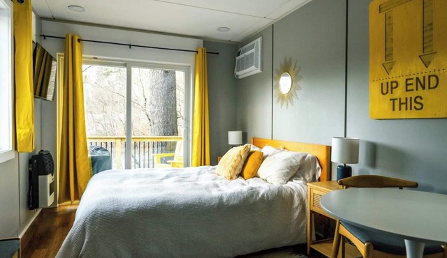 Modern Tiny House | Hot Tub, Sauna, River & Views
