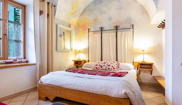 Moleti Room with Shared Garden