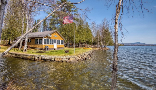🐾 Mooselodge | Cozy Cabin on Rangeley Lake, Pet Friendly
