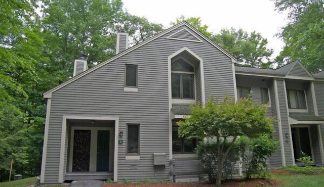 Multi-level, spacious, AC/FP, wood view, deck, swim club. F1344 by LRS