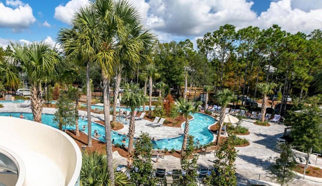 Nestled in Watercolor, golf Cart & Bikes Included! club access! Relax in style!