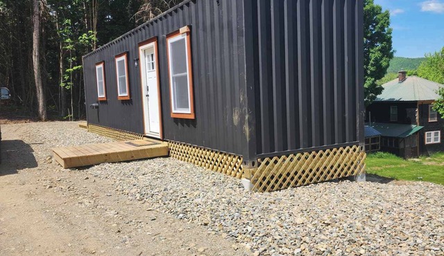 New 1 bedroom Container cabin with direct trail access (cabin 3)
