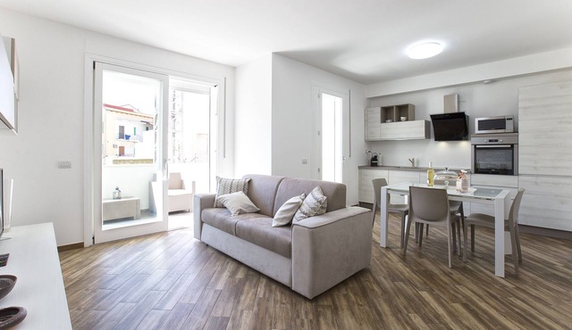 New and elegant central apartment with box