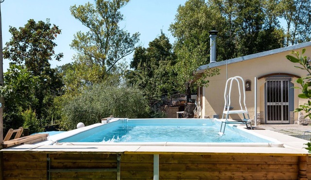 Nice apartment in villa with WIFI, pool, TV, pets allowed and panoramic view, close to Urbino