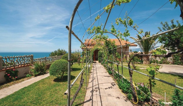 Nice apartment in Porto Alabe with WiFi
