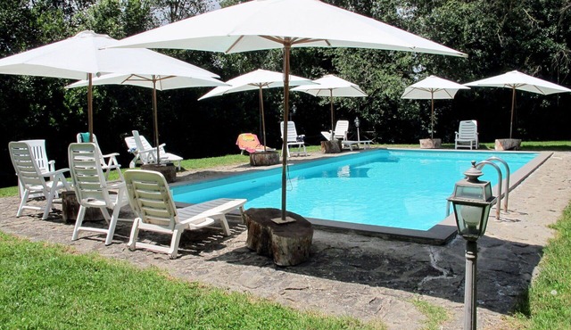 Nice apartment in villa for 8 people with pool, WIFI, TV, patio and pets allowed