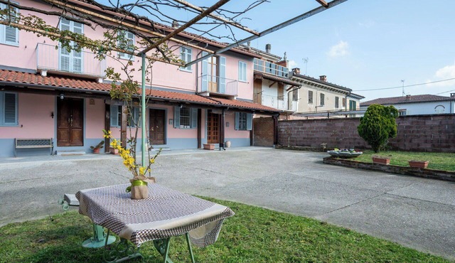 Nice apartment in villa for 4 guests with WIFI, patio, pets allowed and panoramic view