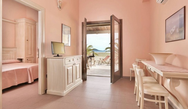 Nice apartment on the ground floor with sea view of approximately 55 m2 equipped with air conditioning and wi fi connection, composed of a living room with equipped kitchenette, fridge and flat-screen television.Two double or twin bedrooms and bathroom w