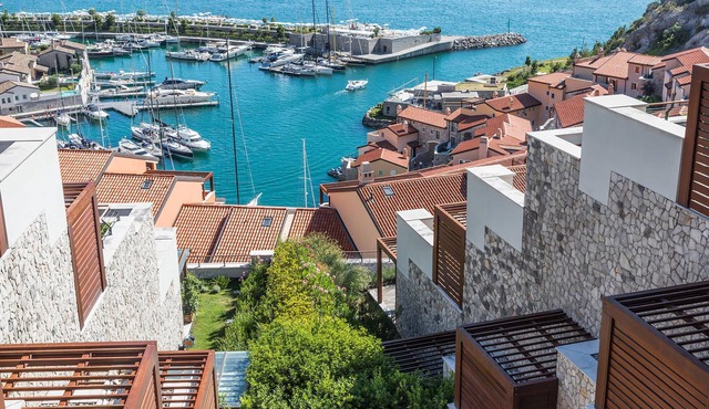 Nice apartment with sea view, located a few hundred meters from the sandy beach.