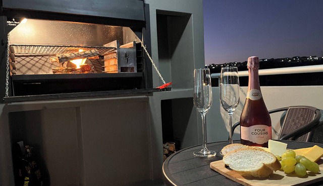 No Loadshedding Luxury apartment with AC in Mossel Bay