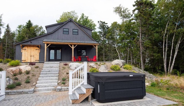 Ocean front Post and Beam Barn with HOT TUB