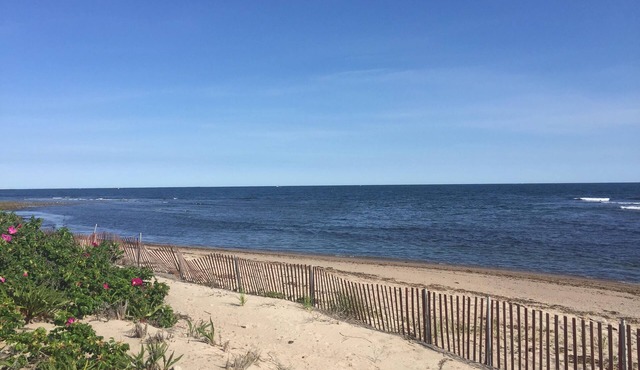 OCEANFRONT! Priv beach w/amazing views, A/C, Skydeck, Stream TV, Great Memories!