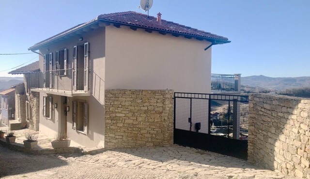 Panoramic house, swimming pool, between langhe and monferrato