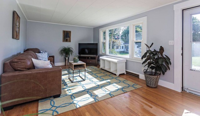 Pastoral Tranquil Walkable to Trails Dining Shopping Secure Bike Boat Storage