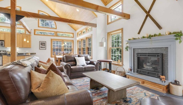 Pet Friendly, Fireplace, Hot Tub, Outdoor Firepit