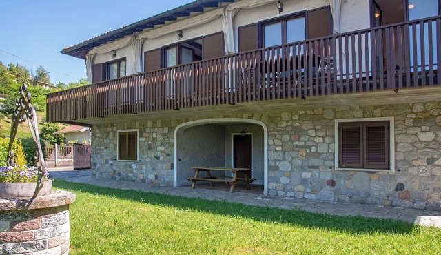 Pet-friendly Holiday Home "Villa Olga Lago Maggiore" with Garden & Balcony