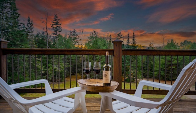 Private Chalet/Hottub/Firepit/View/Game room/Sleeps 12/Close to Sunday River