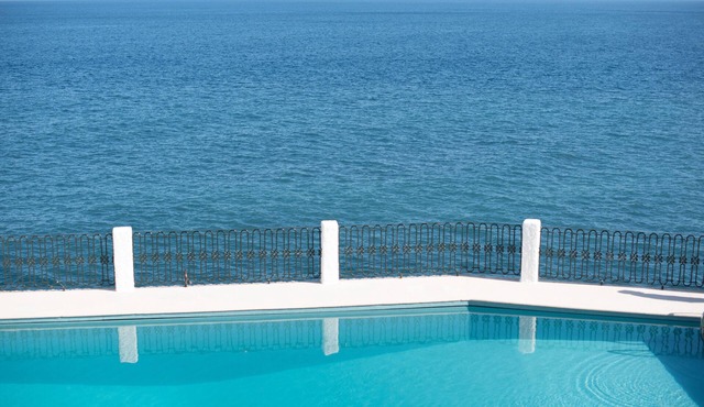 ! PRIVATE SEA ACCESS AND SEA WATER POOL !