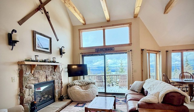 Relaxing Ski-in/Ski-out Mountainside Getaway