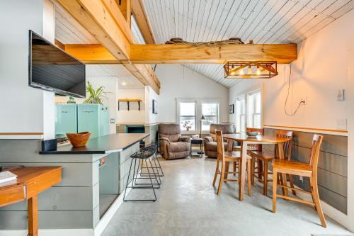 Ride From Your Door: Cabin w/VAST Trail Access!