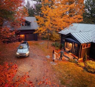 River Ridge Cabin, Clubhouse Included, 2 Units, Forest Setting, River Views, near Stowe