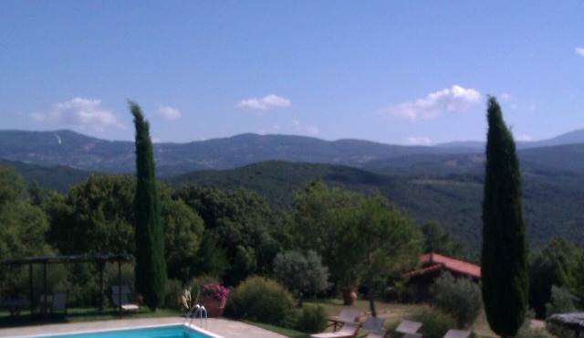 Romantic Chalet in Tuscany, 2+2 people, in a farmhouse with swimming pool