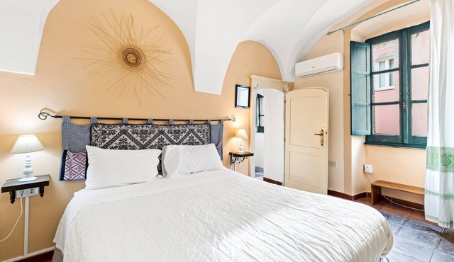 Romeo & Giulietta Rooms: Double Room in Historic Bosa
