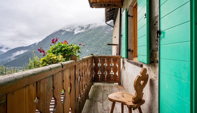 Room 'Eia' with Shared Garden and Balcony