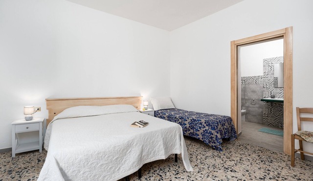 Room 'T-S' with Mountain View, Shared Pool and Terrace