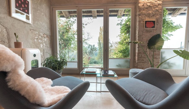ROSTAGNI 1834: APT IN VILLA WITH POOL IN THE BAROLO REGION