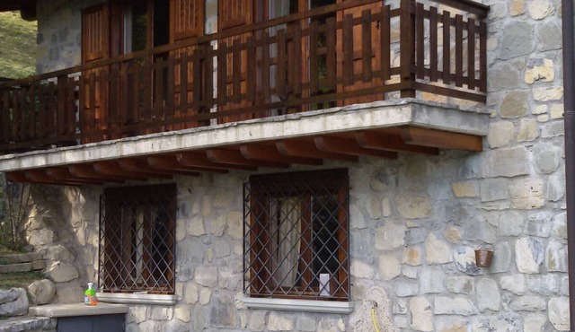 RUSTIC SURROUNDED BY GREENERY DETACHED HOUSE