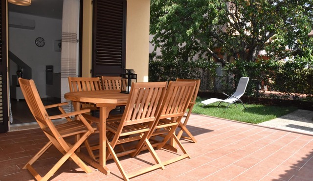 Seaside house with private garden