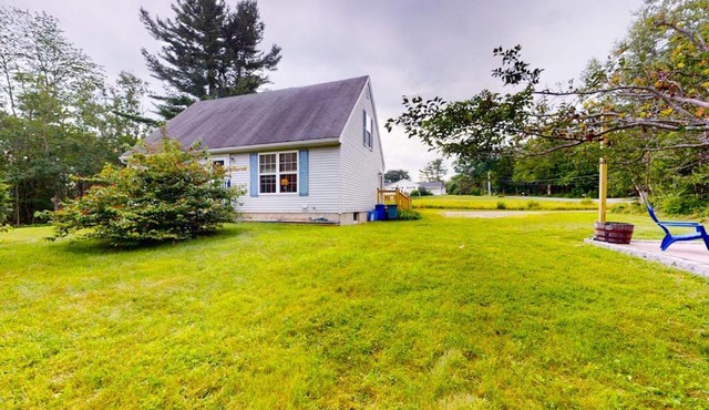 Serene home with a deck, grill, firepit, board games, washer/dryer, & mtn views