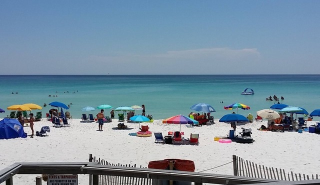 Shoreline Towers 3045 - free beach chair setup
