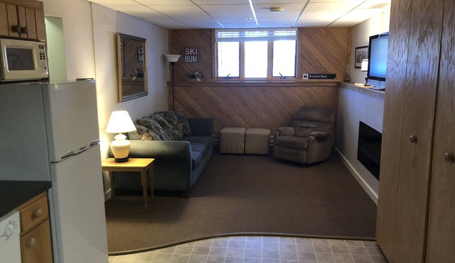 Ski In/Out at Sugarloaf Short Walk or Shuttle to Bars and Base Area Sleeps 4