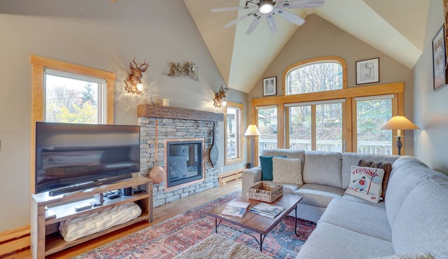Ski-In/Ski-Out w/Sauna in Jay Ski Peak Resort!
