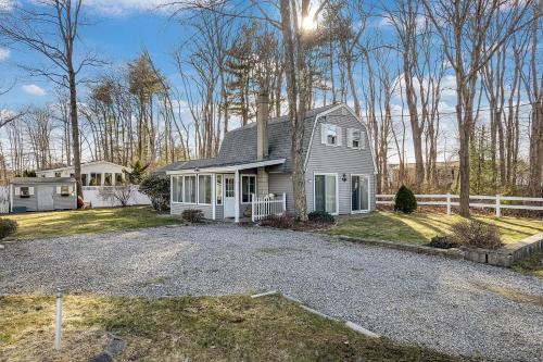 Sleeps 10, Approx 1 Mile to the Beach, Fully Renovated in 2025