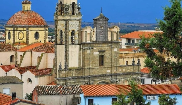 Spacious 3 bedroom apartment with A/C, free WiFi & Parking in enchanting Sanluri
