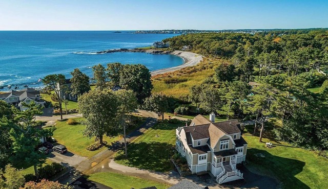 Spacious Cape Neddick Coastal Home !