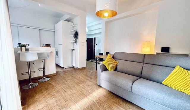 Spacious Two-Bedroom Apartment with 2 Bathrooms and FREE Parking Between Downtown and the Airport